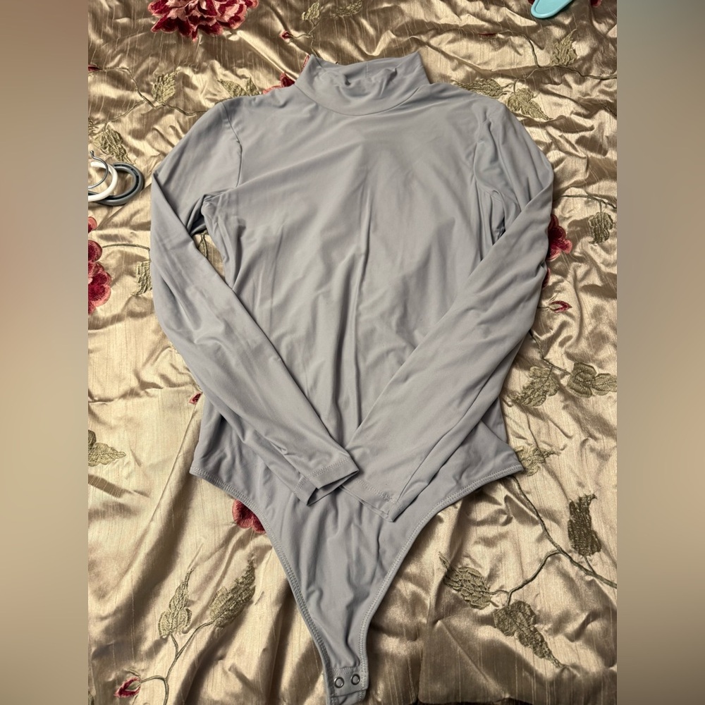 Abercrombie & Fitch Light Gray Top
